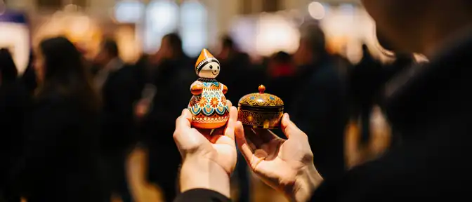 Русские промыслы в объективе: Мария Захарова провела экскурсию по выставке в Екатеринбурге